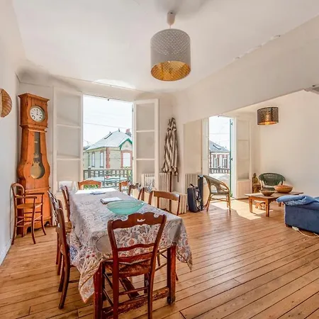 Villa Large Townhouse In - 9 People Houlgate