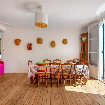 Villa Large Townhouse In - 9 People *