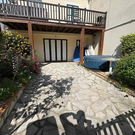Large Townhouse In - 9 People *