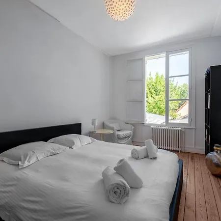 Large Townhouse In - 9 People Villa Houlgate